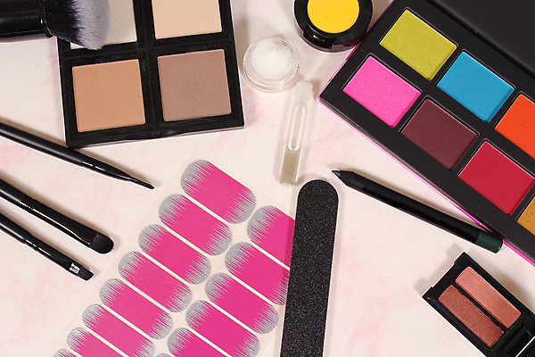 포토 JPG 해외이미지 직업 얼굴 분홍색 백그라운드 장신구 그림자 미술 사람없음 빨간색 초록색 세트 상자 컬러풀 뷰티 유행 보라색 페인트 화장품 립스틱 붓 못 화려 팔레트 플랫 계획 정상 가루 볼터치 수집 피부 마스카라 윤곽 예술가 위치 아이섀도 돌봄 모금 해외포토 컬러 컨셉 모션 문화예술 신체부위 화장 공구 파일형식 이미지허브