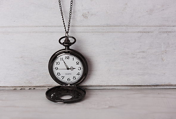 포토 JPG 해외이미지 시계 백그라운드 비즈니스 사람없음 목재 금속 수확 골동품 흰색 시간 오픈 화려 역사 황금 클래식 우아함 주머니 자르기 손목시계 오브젝트 싱글 복고 과거 다이얼 거짓말 놋쇠 분 옛날 해외포토 나무 컬러 컨셉 농업 재료 장신구 모션 재질 파일형식 이미지허브