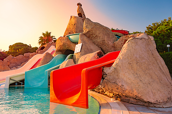 포토 JPG 해외이미지 나무 공원 하늘 호텔 휴가 산 경사 사람없음 야외 빨간색 초록색 물 여름 파란색 태양 수영 기쁨 젖음 플라스틱 휴양지 해외포토 자연요소 식물 계절 공공시설 감정 컬러 재질 숙소 장소 수상스포츠 파일형식 이미지허브