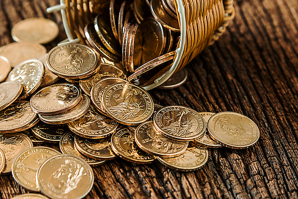 포토 JPG 해외이미지 1 손 백그라운드 컨셉 돈 비즈니스 사람없음 금융 달러 동전 미국 저축 성장 시장 재산 황금 주식 투자 해외포토 북아메리카 신체부위 경제 파일형식 이미지허브