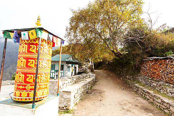 포토 JPG 해외이미지 스포츠 여행 불교 가이드 자연 하늘 휴가 산 국립공원 풍경 사람없음 야외 여행객 산책 등산 트래킹 하이킹 도전 기도 깃발 사찰 정상 네팔 방법 사리탑 산악가 절정 하이커 히말라야 해외포토 직업 공원 아시아 종교 종교건축 레저 휴식 사람 탑 생태계 파일형식 산맥 이미지허브