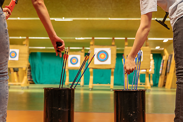 포토 JPG 해외이미지 손 무기 스포츠 백그라운드 컨셉 비즈니스 놀이 하늘 성공 화살 기술 성인 사람없음 빨간색 파란색 검은색 스트레칭 경쟁 공연 장비 도전 게임 원형 센터 보호 목표 집중 활 합성 슛 양궁 조준 점수 골 궁수 때리기 우수 해외포토 도형 컬러 모션 사람 이벤트 신체부위 운동 절기 파일형식 이미지허브