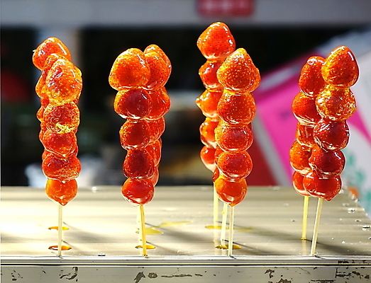 포토 JPG 해외이미지 딸기 디저트 사람없음 빨간색 꼬치 달콤 길거리음식 탕후루 해외포토 음식 컬러 과일 간식 맛 파일형식 이미지허브