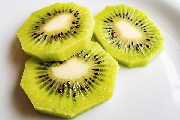 포토 JPG 해외이미지 그릇 백그라운드 단면 키위 사람없음 초록색 달콤 슬라이스 상큼 키위씨 해외포토 식기 컬러 과일 씨앗 맛 파일형식 이미지허브