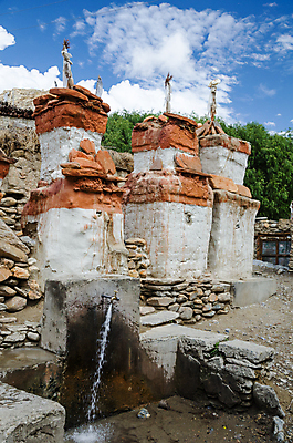 포토 JPG 해외이미지 전통 종교 불교 거리 동양인 사람없음 야외 장식 물 달리기 마을 봄 젖음 흐름 마시기 바위 기도 깃발 저수지 신선 액체 개울 큼 기중기 수도꼭지 분무기 신성 지역 제트기 네팔 시스템 일반 옛날 현재 공급 해외포토 자연요소 계절 아시아 컨셉 모션 비행기 인종 강 돌_바위 중장비 크기 파일형식 이미지허브