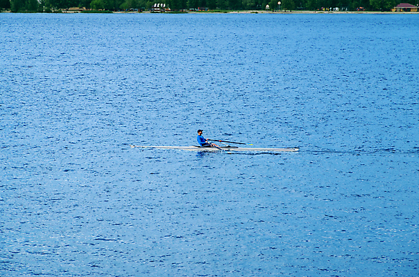 포토 JPG 해외이미지 호수 선 스포츠 파도 바다 모션 자연 표면 사람 이벤트 사람없음 야외 옆모습 물 강 축제 힘 경쟁 젖음 레이싱 보트 개울 강가 홍수 속도 싱글 카누 카약 노젓기 평행 해외포토 자연요소 뷰포인트 컨셉 배_교통 시합 수상스포츠 자연재해 생태계 파일형식 이미지허브