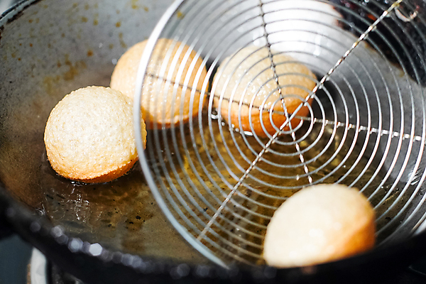 포토 JPG 해외이미지 접시 아시아 음식 고추 거리 감자 사람없음 물 쌓기 튀김 황금 맛 아침식사 인도인 만들기 깊이 마살라 병아리콩 여의주 채식주의자 철강 해외포토 자연요소 외국인 식기 나라 컨셉 채소 모션 콩 동양인 식사 채식 파일형식 이미지허브