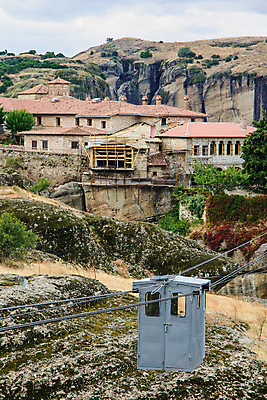 포토 JPG 해외이미지 전통 종교 건축양식 자동차 산 매달리기 파노라마 사람없음 교회 계곡 예수 재산 고독 승려 그리스 리프트 신성 수도원 그리스인 수녀원 신앙심 옛날 회랑 메테오라 해외포토 서양인 건축물 건축 감정 유럽 육상교통 종교건축 모션 촬영기법 건물 금융 세계문화유산 신_종교 복도 성직자 파일형식 이미지허브