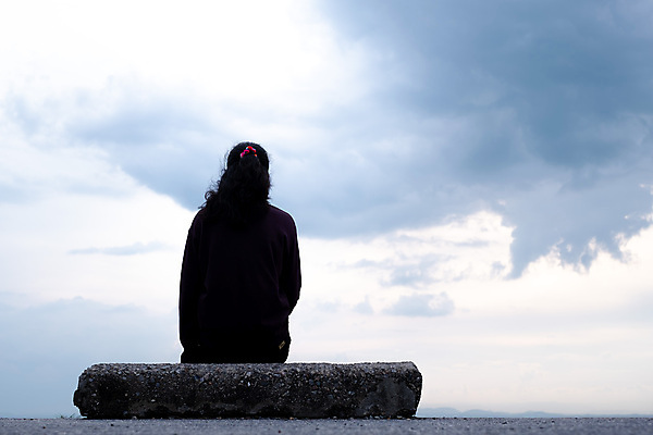 포토 JPG 해외이미지 1 라이프스타일 응시 여자 생각 한명 동양인 성인 슬픔 표현 드라마 문제 혼자 해외포토 시선 감정 사람 인종 생활 파일형식 이미지허브