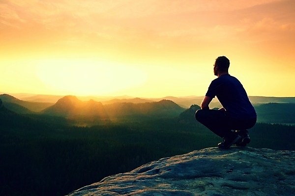 포토 JPG 해외이미지 라이프스타일 응시 스포츠 여행 셔츠 바지 자연 하늘 성공 휴가 휴식 산 건강 한명 사람 앉기 풍경 성인 여름 여행객 계곡 어둠 트래킹 자유 고독 언덕 위치 지역 생강 백패커 뿌연 절정 하이커 수평선 해외포토 1 시선 계절 감정 컨셉 상의 채소 모션 하의 레저 생활 생태계 파일형식 이미지허브