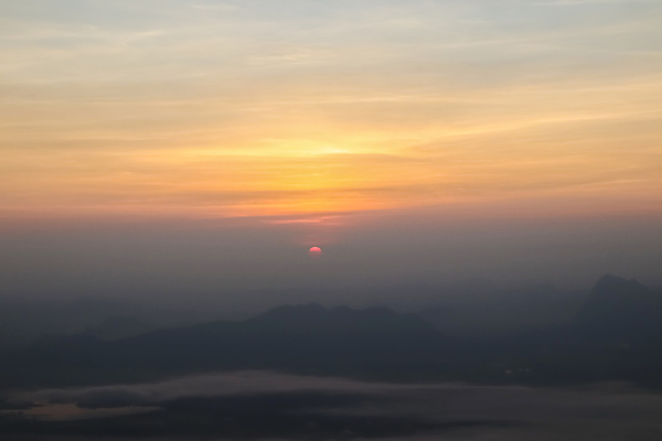 포토 JPG 해외이미지 구름 계절 여행 백그라운드 오렌지 자연 하늘 아침 날씨 추상 풍경 사람없음 야외 빨간색 여름 파란색 빛 컬러풀 햇빛 태양 뷰티 노란색 우주 일출 맑음 황혼 일몰 새벽 저녁 장면 천국 솜털 내추럴 필터 수평선 해외포토 주간 자연요소 컬러 무늬 과일 노을 야간 생태계 파일형식 이미지허브