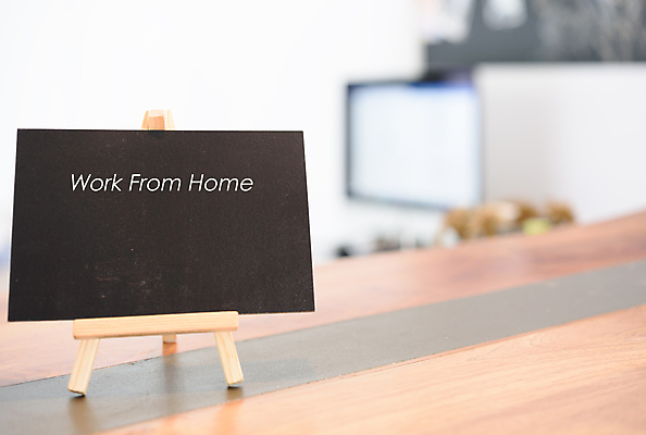 포토 JPG 해외이미지 직업 1 라이프스타일 거실 인터넷 비즈니스 사업가 탁자 주택 직장 실내 사람 사람없음 목재 컴퓨터 사무실 흰색 타이핑 업무 소프트포커스 스마트 책상 멀리 심각 프리랜서 힙스터 카피스페이스 해외포토 나무 패션 컬러 가구 컨셉 회사 재료 촬영기법 내부 건물 생활 전자제품 공백 작업 파일형식 이미지허브