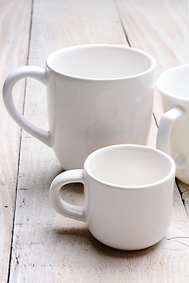 포토 JPG 해외이미지 커피 탁자 3 손잡이 사람없음 목재 컵 머그컵 시골 판넬 도자기 그늘 정물화 해외포토 나무 식기 음료 가구 재료 그림 파일형식 이미지허브