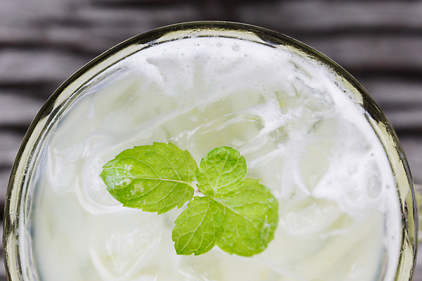 포토 JPG 해외이미지 음료 유리 건강 사람없음 초록색 물 갈색 얼음 흐름 우유 추위 액체 시원함 다과 해외포토 자연요소 컬러 컨셉 재질 디저트 유제품 파일형식 이미지허브