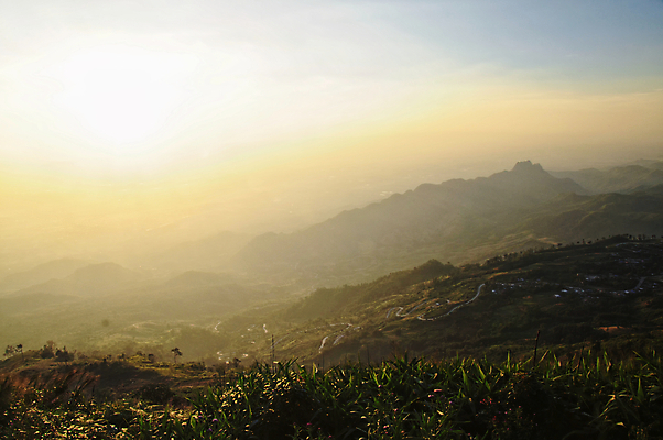 포토 JPG 해외이미지 여행 백그라운드 자연 하늘 아침 파노라마 사람없음 야외 초록색 환경 황혼 봄 새벽 안개 언덕 층 해외포토 주간 자연요소 계절 컬러 날씨 촬영기법 일몰 생태계 파일형식 이미지허브