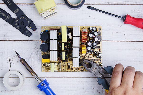 포토 JPG 해외이미지 직업 손 사람없음 디지털 장비 기구 공구 업무 뜨거움 작업실 기술자 엔지니어 수리 연결 철 서비스 순환 반도체 전자 철사 펜치 통조림 공학 유지 반항 하드웨어 해외포토 교육 모션 신체부위 컴퓨터 도구 작업 파일형식 이미지허브