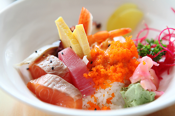 포토 JPG 해외이미지 밥 근접촬영 사람없음 샐러드 회 신선 레몬 해산물 날치알 연어회 참치회 회덮밥 해외포토 음식 뷰포인트 과일 알 생선회 덮밥 연어 파일형식 이미지허브