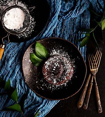 포토 JPG 해외이미지 전통 접시 커피 음식 조각 백그라운드 포크 재료 디저트 치즈 유제품 사람없음 장식 쿠키 케이크 초콜릿 이탈리아 사막 흐름 우유 프랑스 소용돌이 신선 뜨거움 액체 붓기 달콤 크림 서빙 코코아 요거트 와플 고립 무스 반투명 저지방 크림치즈 프로스팅 해외포토 식기 유럽 음료 컨셉 모션 회오리 맛 기름_음식 제빵 파일형식 이미지허브