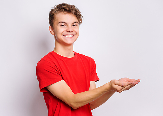 포토 JPG 해외이미지 백인 학생 손 남자 행복 어린이 백그라운드 컨셉 청소년 손바닥 한명 미소 사람 소년 옆모습 10대 청춘 희망 회색 흰색 잡기 오픈 발표 심볼 사인 주기 팔 보여주기 돌봄 시범 헬프 카피스페이스 해외포토 서양인 1 감정 뷰포인트 컬러 모션 표정 신체부위 공백 도움 파일형식 이미지허브