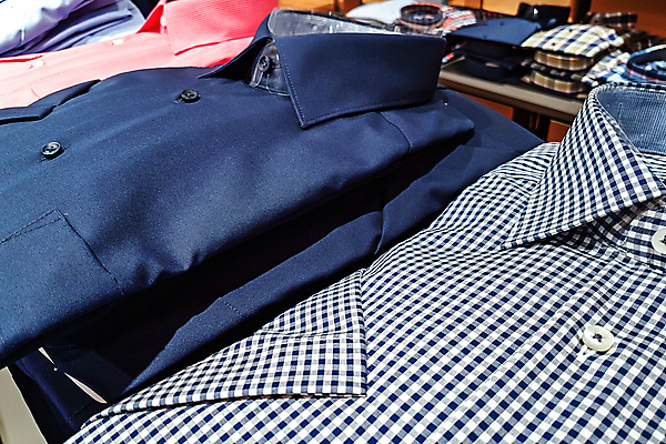 포토 JPG 해외이미지 라이프스타일 옷 남자 셔츠 비즈니스 사람없음 여름 쇼핑 유행 세일 상점 직물 면 비즈니스맨 시장 클래식 고급 우아함 선택 구매 쇼핑몰 수집 고객 소매 매각 줄서기 스타일 많음 해외포토 계절 컨셉 상의 모션 사람 생활 직장인 파일형식 이미지허브