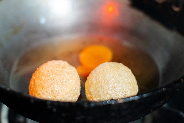 포토 JPG 해외이미지 접시 아시아 음식 고추 거리 감자 사람없음 물 쌓기 튀김 황금 맛 아침식사 인도인 만들기 깊이 마살라 병아리콩 여의주 채식주의자 철강 해외포토 자연요소 외국인 식기 나라 컨셉 채소 모션 콩 동양인 식사 채식 파일형식 이미지허브