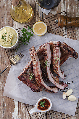 포토 JPG 해외이미지 접시 음식 백그라운드 포크 탁자 마늘 육류 스테이크 요리 비프스테이크 사람없음 목재 빨간색 주방 식당 검은색 식사 저녁식사 어둠 소고기 신선 뜨거움 칼 중앙 맛 그릴 바비큐 자르기 굽기 허브 향신료 소금 후추 로즈메리 점심식사 등심 정육점 해외포토 나무 식물 식기 컬러 가구 컨셉 채소 식재료 재료 모션 주방용품 서양음식 상점 구이 향미료 파일형식 이미지허브