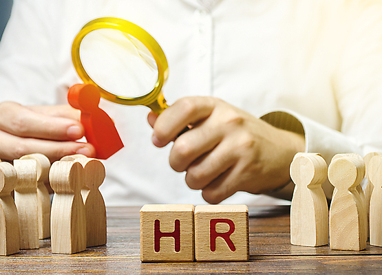 포토 JPG 해외이미지 손 남자 돋보기 실내 한명 들기 상반신 성인 앞모습 관찰 말_게임 확대 채용 성인남자한명만 해외포토 1 뷰포인트 비즈니스 모션 사람 내부 신체부위 게임 남자한명만 성인남자만 파일형식 이미지허브