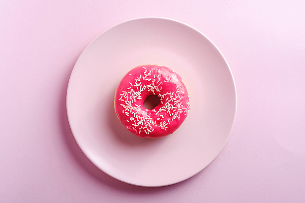 포토 JPG 해외이미지 접시 분홍색 디저트 실내 사람없음 하이앵글 한개 도넛 해외포토 1 식기 음식 뷰포인트 컬러 내부 파일형식 이미지허브