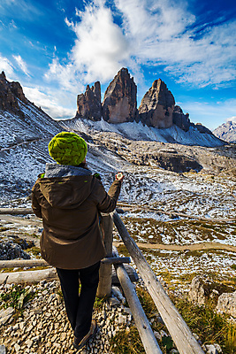 포토 JPG 해외이미지 백인 라이프스타일 손 여자 길 여행 컨셉 지도 자국 자연 화살 산 항해 사람 사람없음 야외 여름 하이킹 장비 탐험 수확 잡기 나침반 방향 모험가 위치 지형 동쪽 네비게이션 발견 방법 오리엔테이션 지리 하이커 해외포토 서양인 계절 농업 배_교통 모션 레저 생활 신체부위 생태계 파일형식 이미지허브