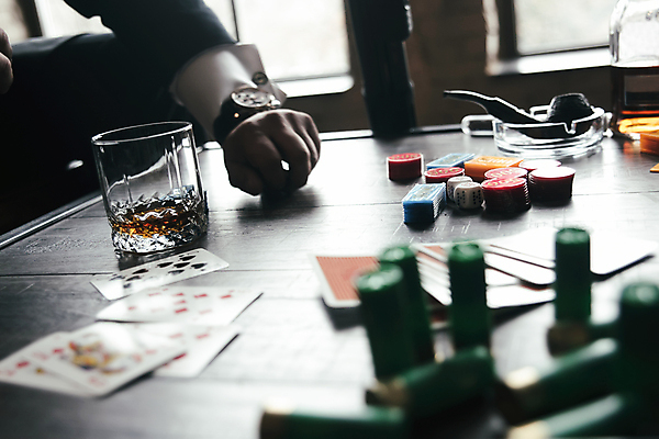 포토 JPG 해외이미지 백인 라이프스타일 남자 행복 백그라운드 놀이 탁자 넥타이 미소 사람 정장 성인 사람없음 초록색 어둠 게임 축하 우승 자신감 신용카드 화려 행운 재산 고급 우아함 도박 위험 카지노 흥분 기회 포커 룰렛 라스베가스 승자 플레이어 해외포토 서양인 잡화 옷 감정 컬러 가구 컨셉 표정 생활 금융 최고 트럼프 파일형식 이미지허브