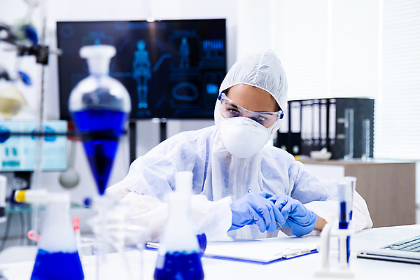 포토 JPG 해외이미지 응시 여자 과학 실내 실험기구 실험 마스크 한명 상반신 성인 옆모습 실험복 실험실 과학자 플라스크 보안경 넣기 연구소 성인여자한명만 방호복 해외포토 직업 1 시선 옷 뷰포인트 모션 사람 내부 가운 안전장비 학자 여자한명만 성인여자만 파일형식 이미지허브