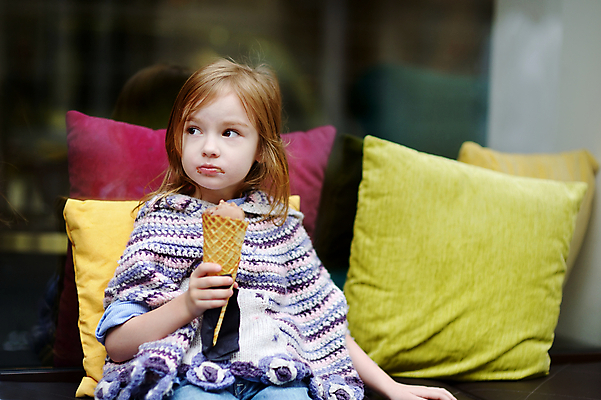 포토 JPG 해외이미지 백인 1 라이프스타일 여자 얼굴 어린이 베개 휴식 아이스크림 디저트 주택 건강 한명 미소 사람 앉기 야외 여름 청춘 금발 냉동 얼음 희망 추위 신선 달콤 맛 작음 먹기 크림 걸음마 해외포토 자연요소 서양인 헤어스타일 계절 감정 음식 컨셉 침구 모션 표정 건물 생활 신체부위 크기 파일형식 이미지허브
