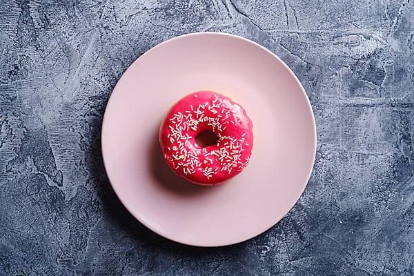 포토 JPG 해외이미지 접시 디저트 실내 사람없음 하이앵글 한개 도넛 해외포토 1 식기 음식 뷰포인트 내부 파일형식 이미지허브