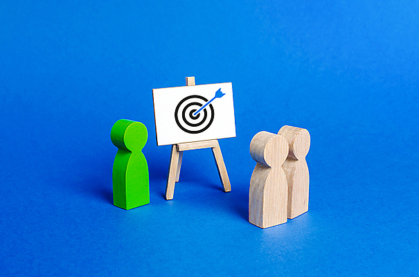 포토 JPG 해외이미지 비즈니스 실내 사람없음 말_게임 발표 목표 파란배경 목표설정 해외포토 백그라운드 컨셉 내부 파란색 파일형식 이미지허브