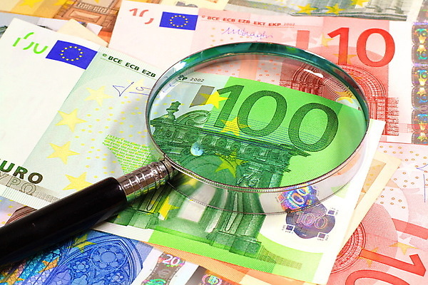 포토 JPG 해외이미지 유럽 종이 백그라운드 컨셉 지폐 돈 비즈니스 돋보기 사람없음 금융 경제 쇼핑 세일 쪽지 저축 유로 퍼센트 시장 닫기 주식 가격 심볼 묘사 투자 상업 가치 계산서 빚 계좌 세금 수입 위기 유럽연합 해외포토 나라 모션 특수기호 재산 파일형식 이미지허브