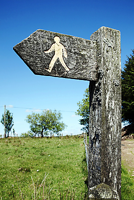 포토 JPG 해외이미지 구름 여행 컨셉 지도 하늘 표면 날씨 화살 아이디어 사람없음 야외 목재 가로 파란색 갈색 걷기 공백 하이킹 정보 시골 가리킴 표지판 숲 낟알 오솔길 방향 사인 복고 도로표지판 옛날 조언 카피스페이스 해외포토 자연요소 나무 도로 길 컬러 재료 모션 레저 알림판 손짓 파일형식 이미지허브