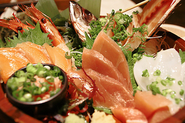 포토 JPG 해외이미지 전통 접시 음식 바다 잎 채소 오렌지 조개 새우 건강 어류 요리 동양인 사람없음 장식 빛 식당 일본 식사 저녁식사 초밥 추위 회 신선 달콤 맛 고추냉이 참치 해산물 날것 연어 고등어 내추럴 점심식사 해외포토 식물 식기 아시아 컨셉 과일 어패류 갑각류 인종 상점 수중동물 양념 일본음식 파일형식 이미지허브