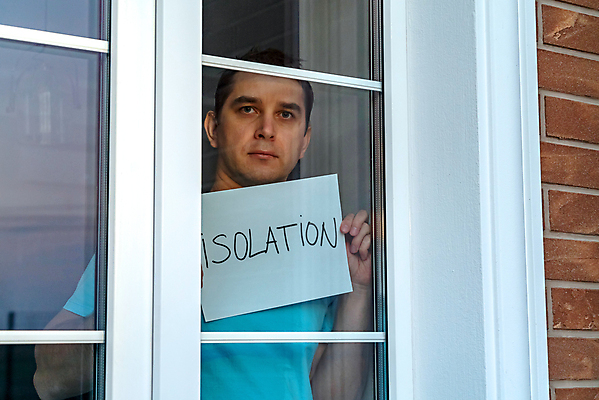 포토 JPG 해외이미지 손 얼굴 텍스트 창문 아파트 주택 건강 병원 한명 단어 약 관찰 잡기 바이러스 고독 질병 이름표 감염 부름 타이틀 유지 시민 고립 위생관리 인플루엔자 전설 전염병 지원 레터링 해외포토 문자 1 감정 의학 모션 관리 사람 건물 신체부위 국민 파일형식 이미지허브