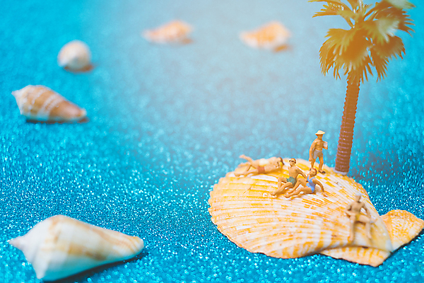 포토 JPG 해외이미지 계절 수영복 행복 모래 바다 여행 백그라운드 컨셉 자연 휴가 휴식 사람 사람없음 야외 물 여름 장난감 숫자 미니어처 자유 사인 해외포토 자연요소 문자 옷 감정 모형 생태계 파일형식 이미지허브