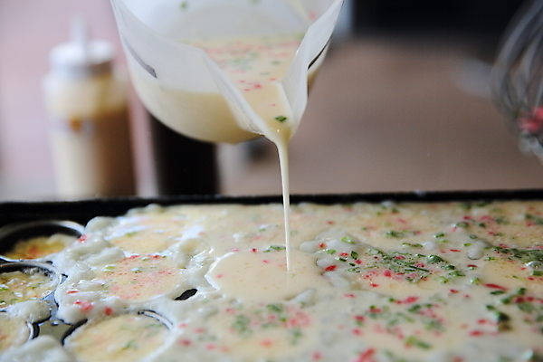 포토 JPG 해외이미지 실내 사람없음 아웃포커스 붓기 반죽 요리중 타코야키 일본음식 해외포토 음식 모션 촬영기법 내부 파일형식 이미지허브