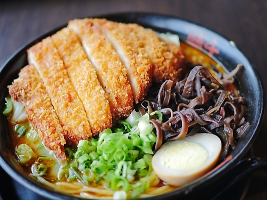 포토 JPG 해외이미지 전통 접시 아시아 음식 백그라운드 젓가락 탁자 양파 따뜻함 육류 돼지고기 요리 동양인 사람없음 초록색 계란 일본 식사 저녁식사 치킨 중국 당근 면 돼지 뜨거움 사발 맛 수프 수증기 레몬 홋카이도 국수 생강 점심식사 쪽파 일본음식 해외포토 식기 나라 컬러 가구 컨셉 채소 과일 식재료 포유류 뿌리채소 수저 인종 알 면류 사기그릇 파 닭고기요리 파일형식 이미지허브