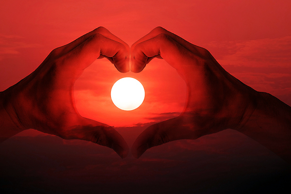 포토 JPG 해외이미지 모양 커플 실루엣 바다 휴가 야외 맑음 검은색 어둠 황혼 일몰 하트 저녁 심볼 사인 해외포토 컬러 관계 날씨 촬영기법 노을 야간 파일형식 이미지허브