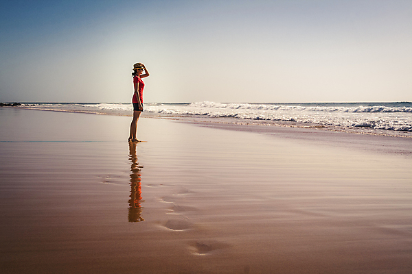 포토 JPG 해외이미지 여자 행복 모래 파도 바다 여행 생각 자연 하늘 휴가 휴식 사람 성인 사람없음 야외 물 여름 뷰티 반사 걷기 화려 파라다이스 해외포토 자연요소 계절 감정 컨셉 모션 생태계 파일형식 이미지허브