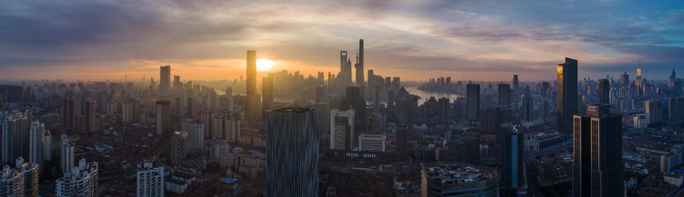 포토 JPG 해외이미지 구름 아시아 분홍색 비즈니스 건축양식 하늘 아침 불꽃 안테나 파노라마 사람없음 건물 파란색 강 도시풍경 태양 일출 맑음 고층빌딩 중국 일몰 새벽 도시 센터 상하이 지역 스카이라인 이웃 개발 드론 수평선 해외포토 주간 자연요소 건축물 건축 나라 컬러 통신 불 날씨 촬영기법 풍경 빌딩 노을 파일형식 이미지허브
