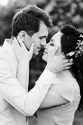 포토 JPG 해외이미지 라이프스타일 커플 드레스 공원 행복 꽃다발 결혼 백그라운드 자연 결혼식 사랑 사람 야외 두명 목재 초록색 뷰티 유행 수확 흰색 축하 숲 해외포토 나무 옷 공공시설 꽃 감정 컬러 컨셉 농업 재료 관계 이벤트 생활 생태계 파일형식 이미지허브