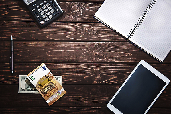 포토 JPG 해외이미지 디자인 교육 종이 커피 백그라운드 돈 비즈니스 탁자 모바일 사람없음 컵 금융 노트북 스마트폰 핸드폰 컴퓨터 사무실 알약 우주 공책 공백 머그컵 계산기 흰색 키보드 업무 작업실 플랫 정상 디자이너 스마트 책상 레이아웃 문서 머리위 위치 세금 수입 힙스터 카피스페이스 해외포토 직업 식기 패션 음료 컬러 가구 컨셉 문구용품 경제 전자제품 스마트기기 약 장비 작업 재산 파일형식 이미지허브