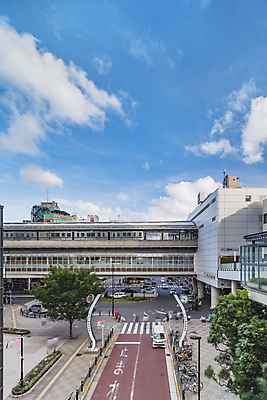 포토 JPG 해외이미지 구름 시계 비즈니스 건축양식 자동차 하늘 부동산 풍경 사람없음 건물 세로 여름 도시풍경 환경 일본 자전거 고층빌딩 기차 도시 보행자 도쿄 통로 아치 정사각형 택시 타운 8월 조감도 해외포토 자연요소 도형 건축물 계절 건축 아시아 육상교통 승용차 대중교통 빌딩 바이크 날짜 재산 파일형식 이미지허브