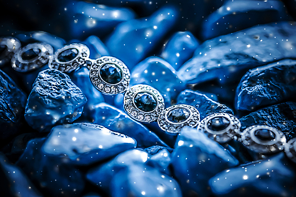 포토 JPG 해외이미지 장신구 팔찌 실내 사람없음 조약돌 화려 우아함 보석 파란배경 다이아몬드 해외포토 백그라운드 컨셉 내부 파란색 돌_바위 광석 파일형식 이미지허브