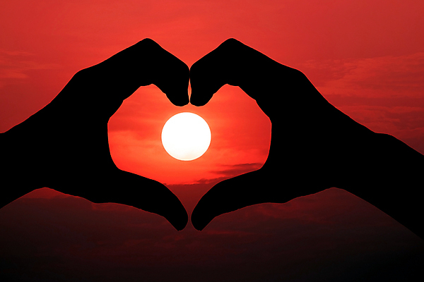 포토 JPG 해외이미지 손 실루엣 바다 야외 신체부위 여름 검은색 황혼 일몰 하트 저녁 손하트 해외포토 모양 계절 컬러 촬영기법 사람 손짓 노을 야간 파일형식 이미지허브