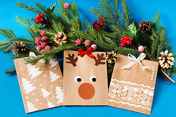 포토 JPG 해외이미지 나무 디자인 계절 종이 백그라운드 컨셉 크리스마스 패턴 가방 휴가 새해 아이디어 선물 미술 설명 취미 사람없음 장식 초록색 세트 컬러풀 연필 축제 희망 물감 도구 축하 눈송이 자르기 공예 묘사 수공예 DIY 접착제 프로젝트 핸드메이드 각인 해외포토 식물 잡화 기념일 감정 컬러 무늬 모션 문화예술 학용품 눈_날씨 필기구 미술도구 풀_접착제 파일형식 이미지허브